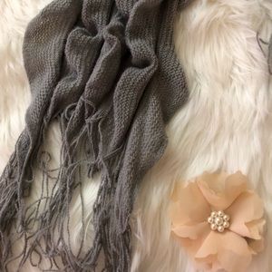 Gray knit scrunch scarf